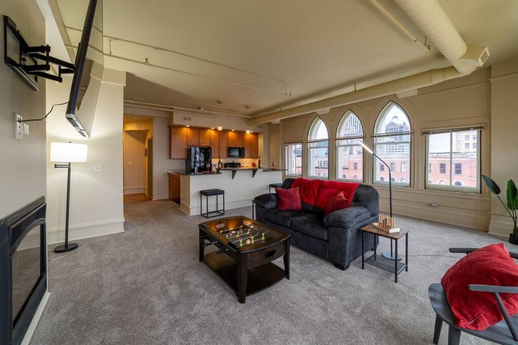 King Bed W/ Panoramic Views Of Dt! Appartement Rochester Buitenkant foto